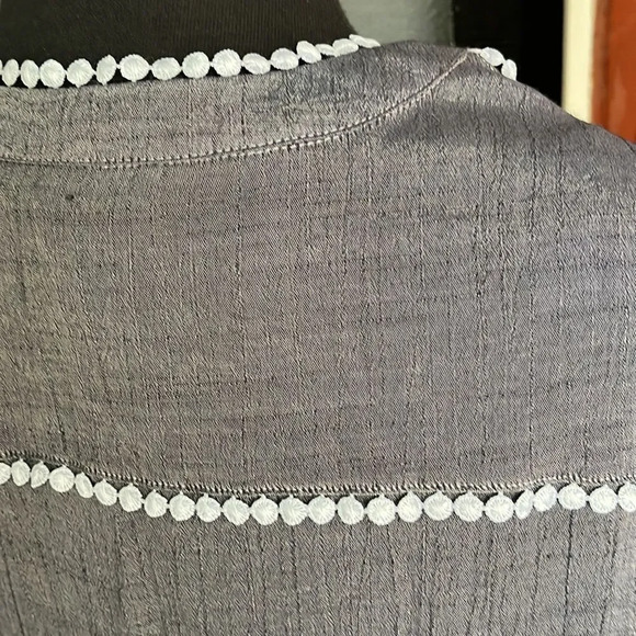 Zac & Rachel navy silky crinkle baby blue crochet trim long tunic. Button front - Picture 6 of 6